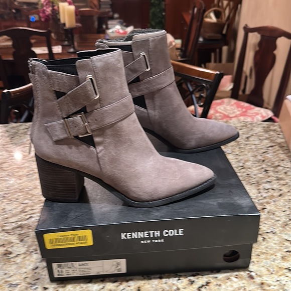 Gray suede booties size 10 New - Picture 3 of 6